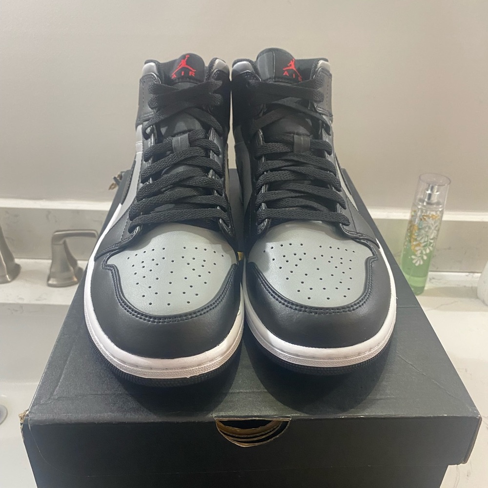 Jordan 1 Mid “Shadow”